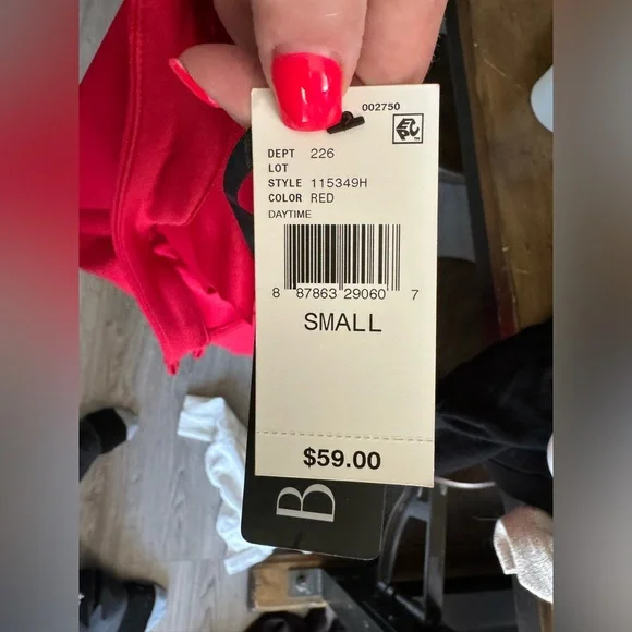 Red dress - Picture 2 of 6